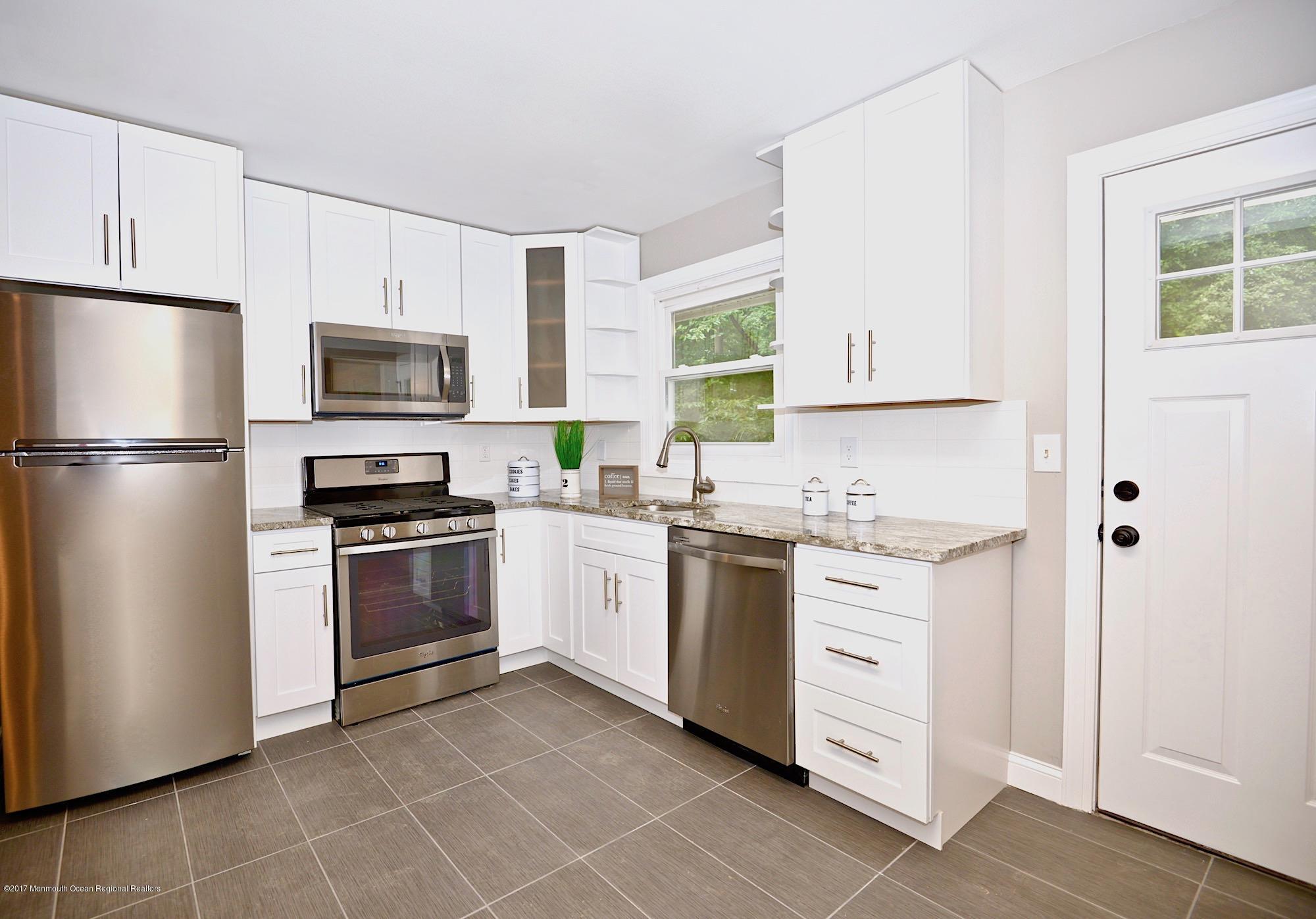 17 Lloyd Road Morganville, NJ 07751 - Photo 5 of 12 15