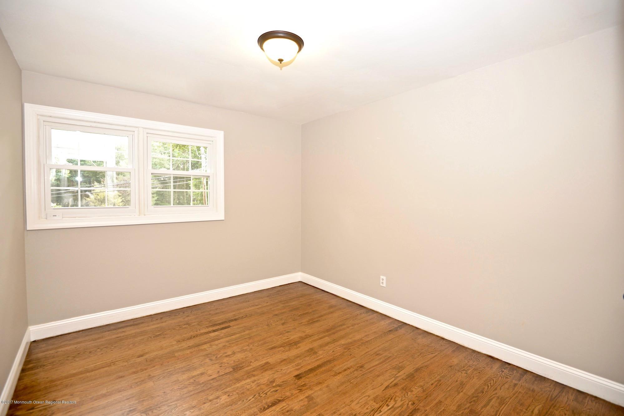 17 Lloyd Road Morganville, NJ 07751 - Photo 10 of 12 25