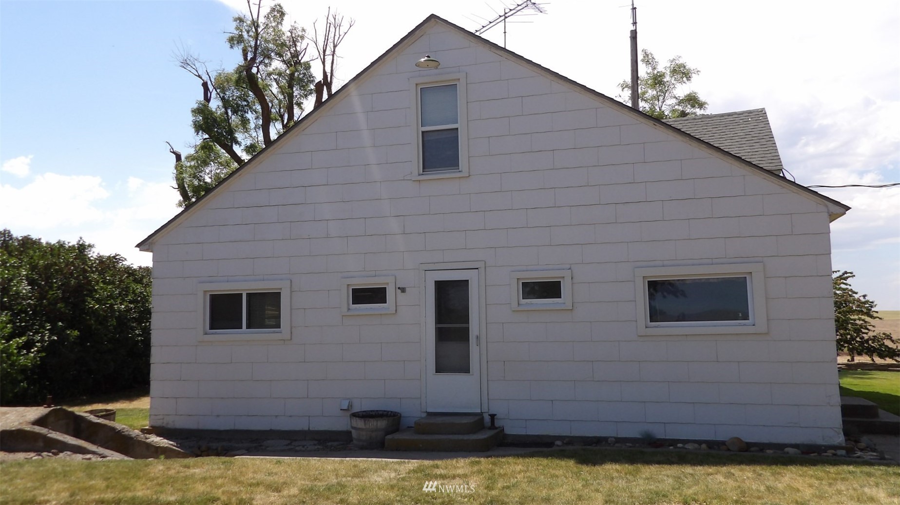 413 North Snyder Road Ritzville, WA 99169 - Photo 1 of 21 a view of a house with backyard
