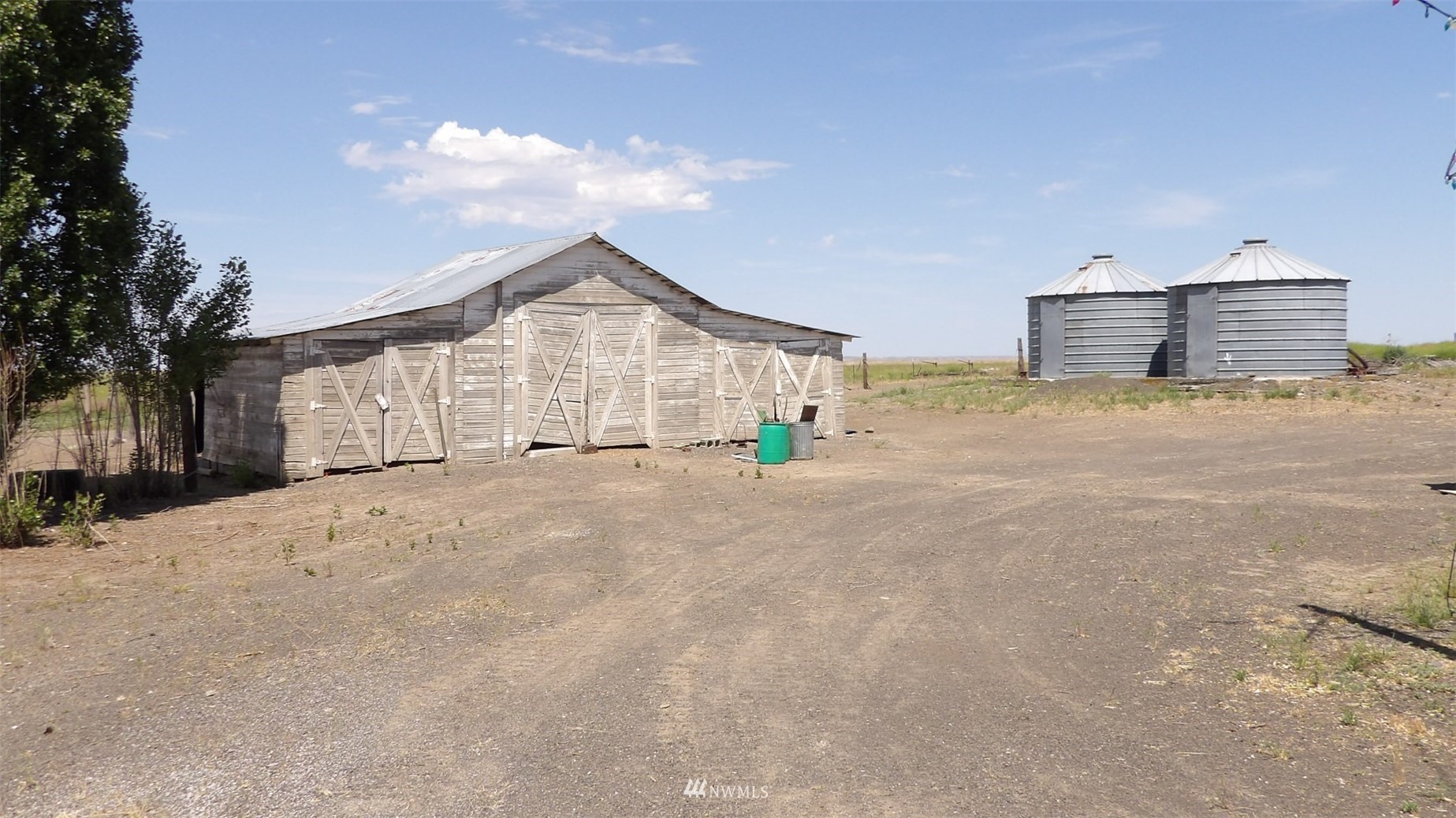 413 North Snyder Road Ritzville, WA 99169 - Photo 7 of 21 a view of an house with backyard space and a garage