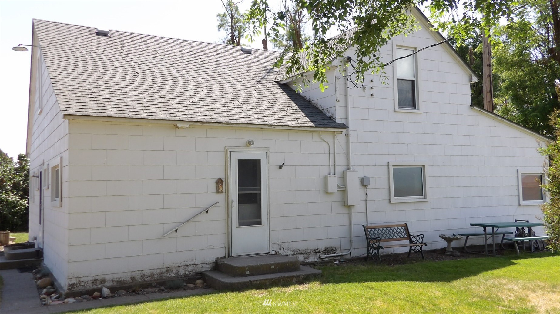 413 North Snyder Road Ritzville, WA 99169 - Photo 9 of 21 a front view of house with yard