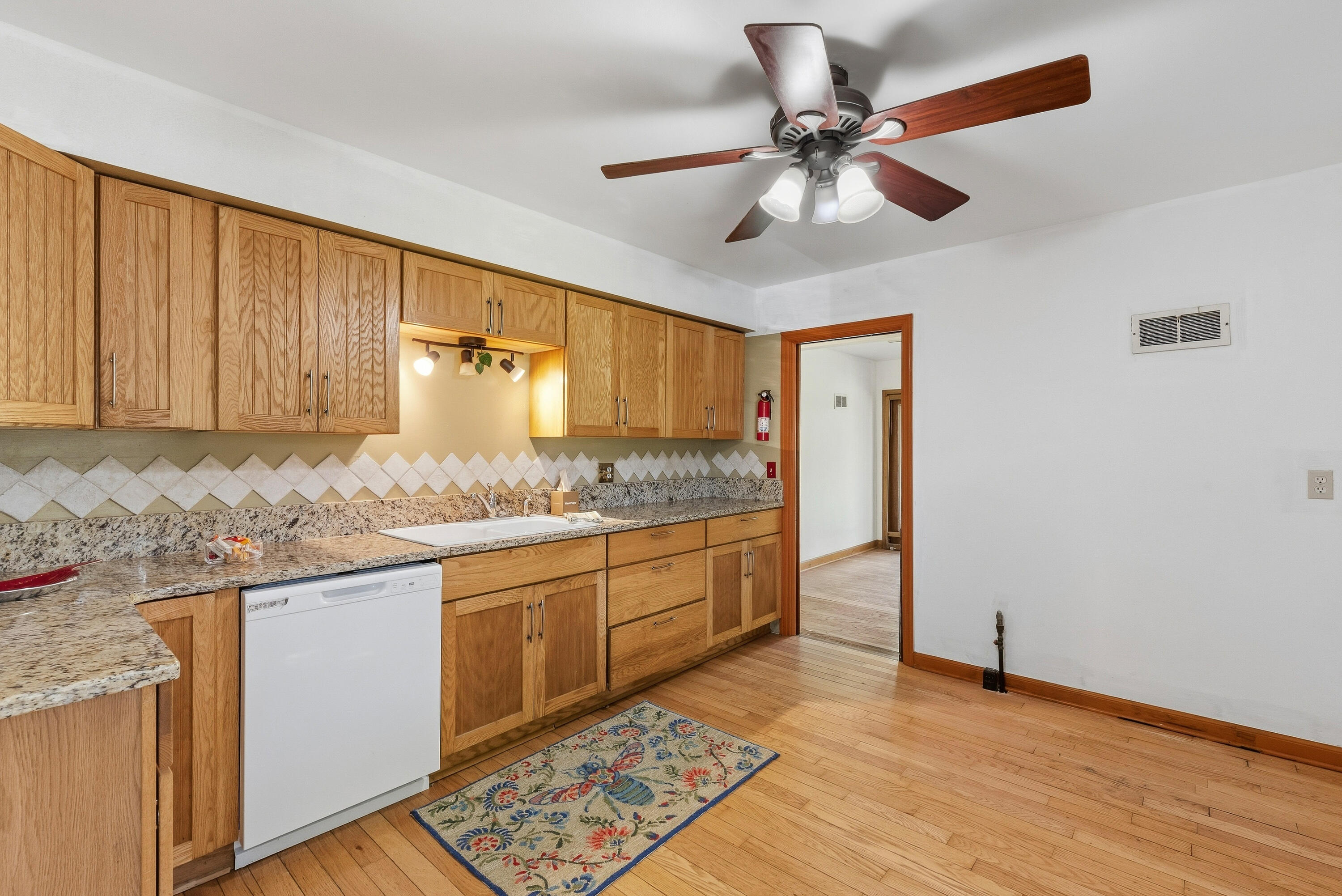 6430 West Freistadt Road Mequon, WI 53092 - Photo 5 of 19 Kitchen