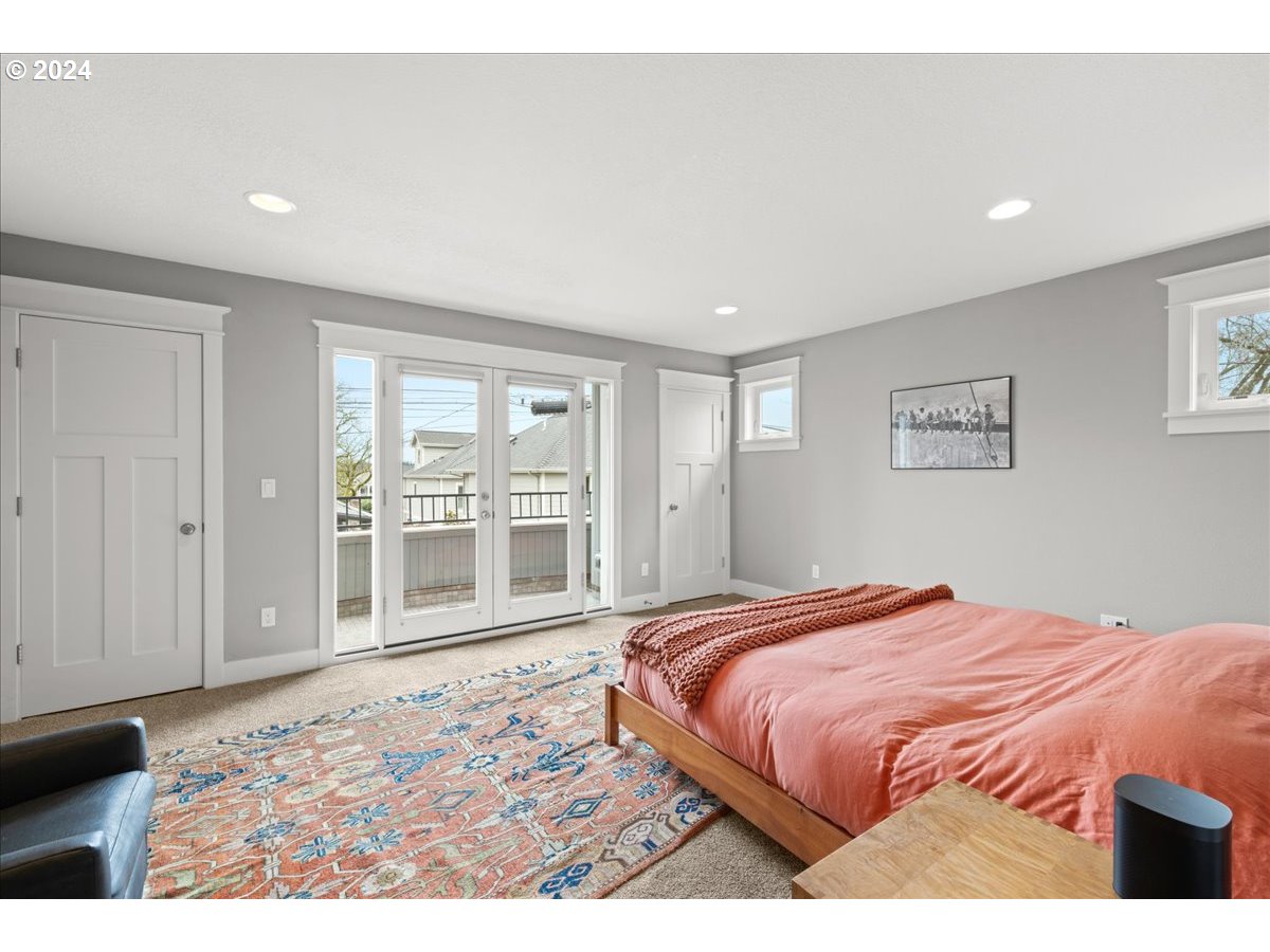 625 3rd Street Lake Oswego, OR 97034 - Photo 26 of 43 a bedroom with a large bed and a window