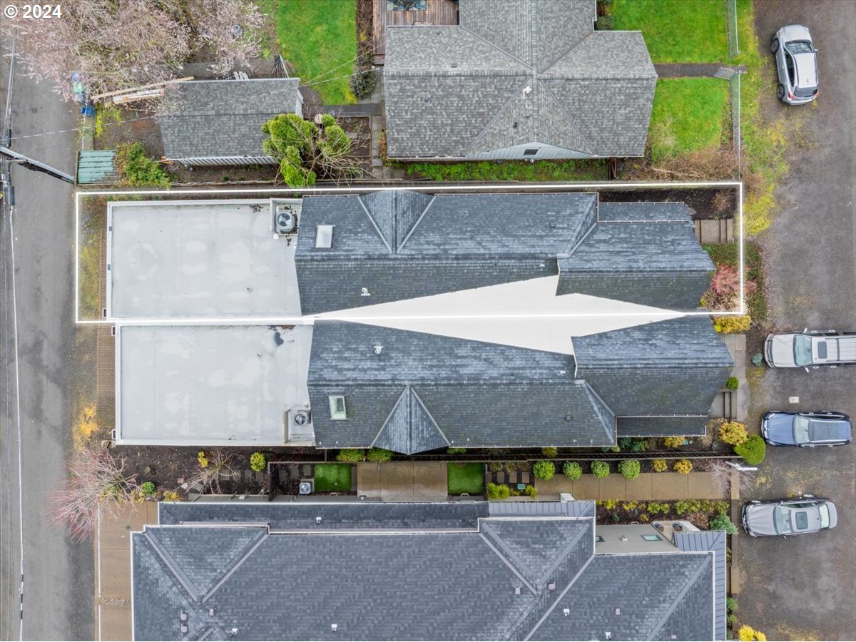 625 3rd Street Lake Oswego, OR 97034 - Photo 43 of 43 an aerial view of a house with a yard