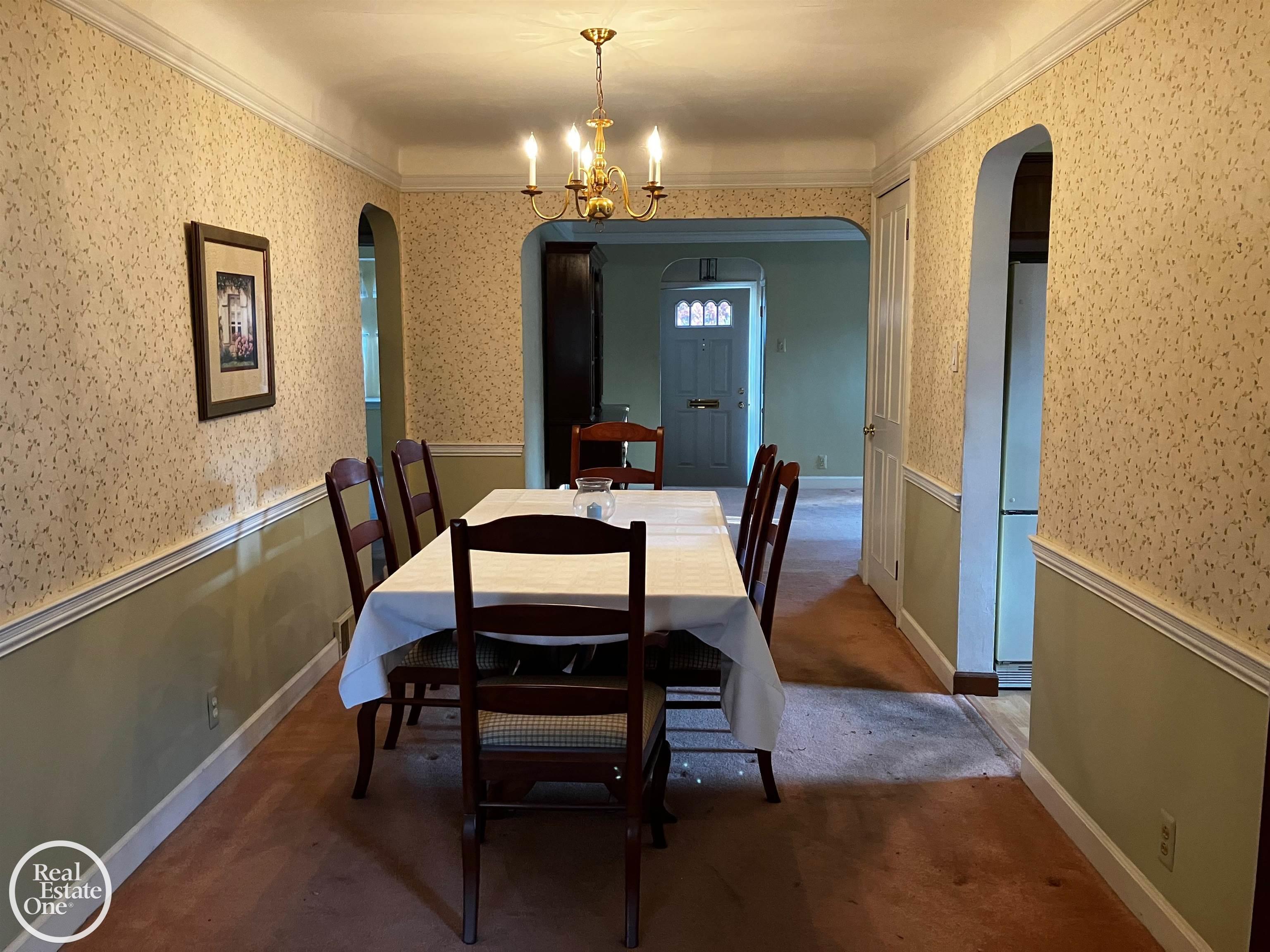 735 Hampton Road Grosse Pointe, MI 48236 - Photo 7 of 27 50160634-a5758ffd-160c-42ec-a329-ac7c1387de09.JPG
