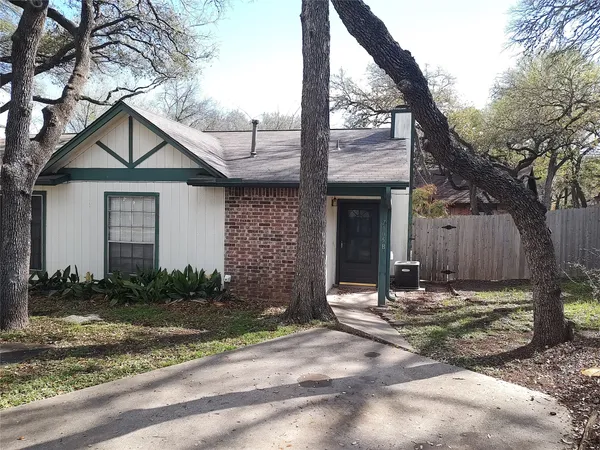 $1,750 | 7105 Treasure Cove, Unit 14, Austin, TX 78745