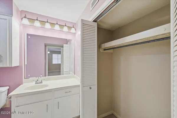 $200,000 | 5 Shore Drive, Clinton, MS 39056