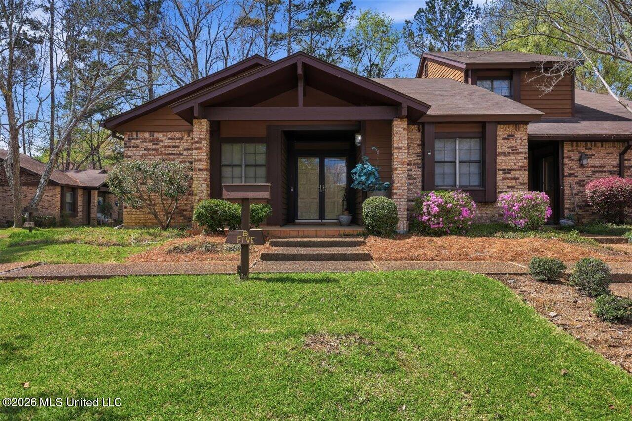5 Shore Drive Clinton, MS 39056 - Photo 3 of 31 02-5 Shore Dr _ Home Tours MS
