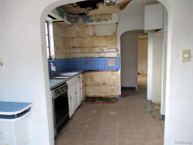 4650 Devonshire Road Detroit, MI 48224 - Photo 9 of 17