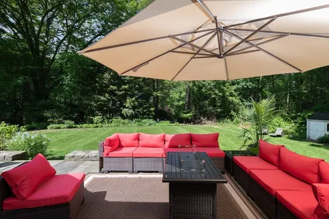 $2,695,000 | 338 Highland Street, Weston, MA 02493