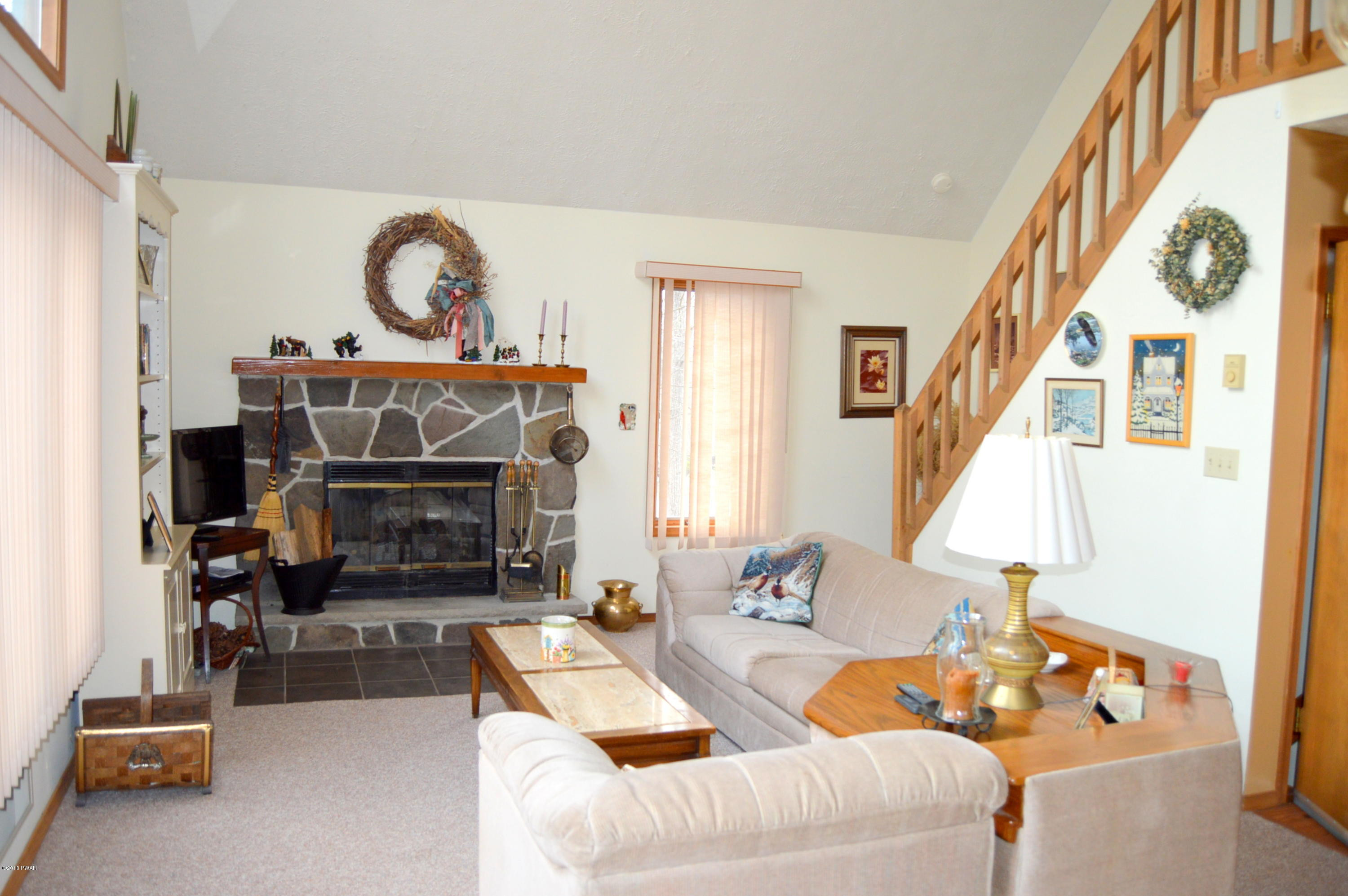 143 Laurel Road Lackawaxen, PA 18435 - Photo 5 of 28 DSC_0205