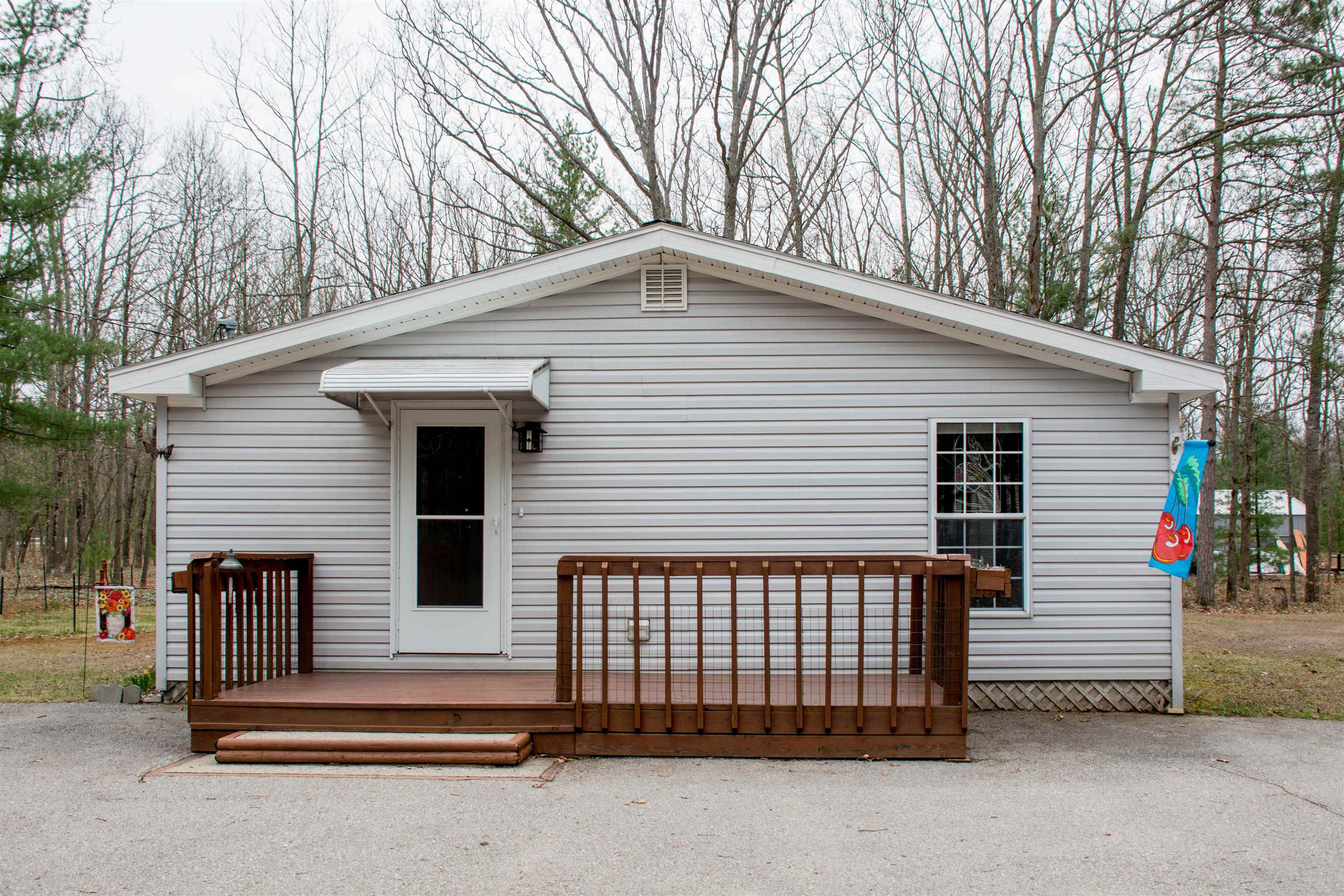 8418 Albrecht Road Interlochen, MI 49643 - Photo 15 of 42 1910224-14.JPG