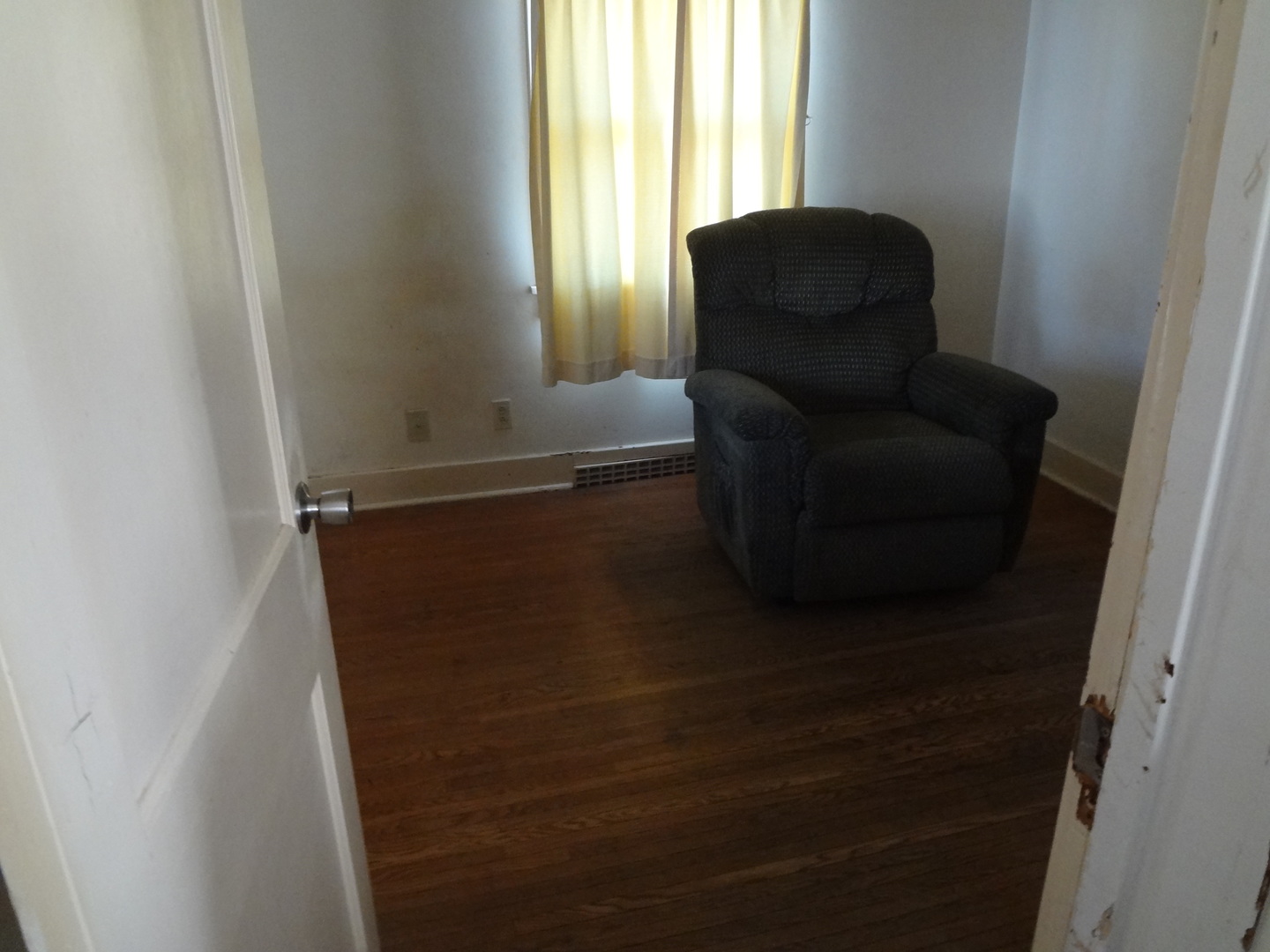 645 Slade Avenue Elgin, IL 60120 - Photo 5 of 7 a living room with furniture and a window