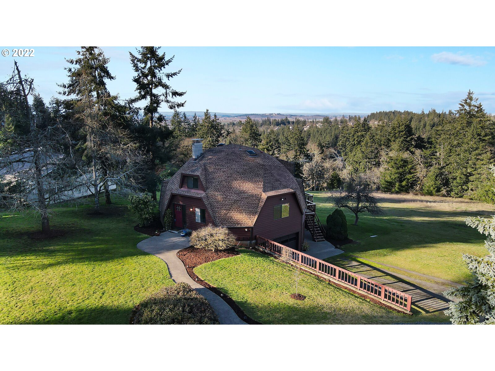 4260 Victor Point Road Northeast Silverton, OR 97381 - Photo 28 of 32 a view of a garden with a lake