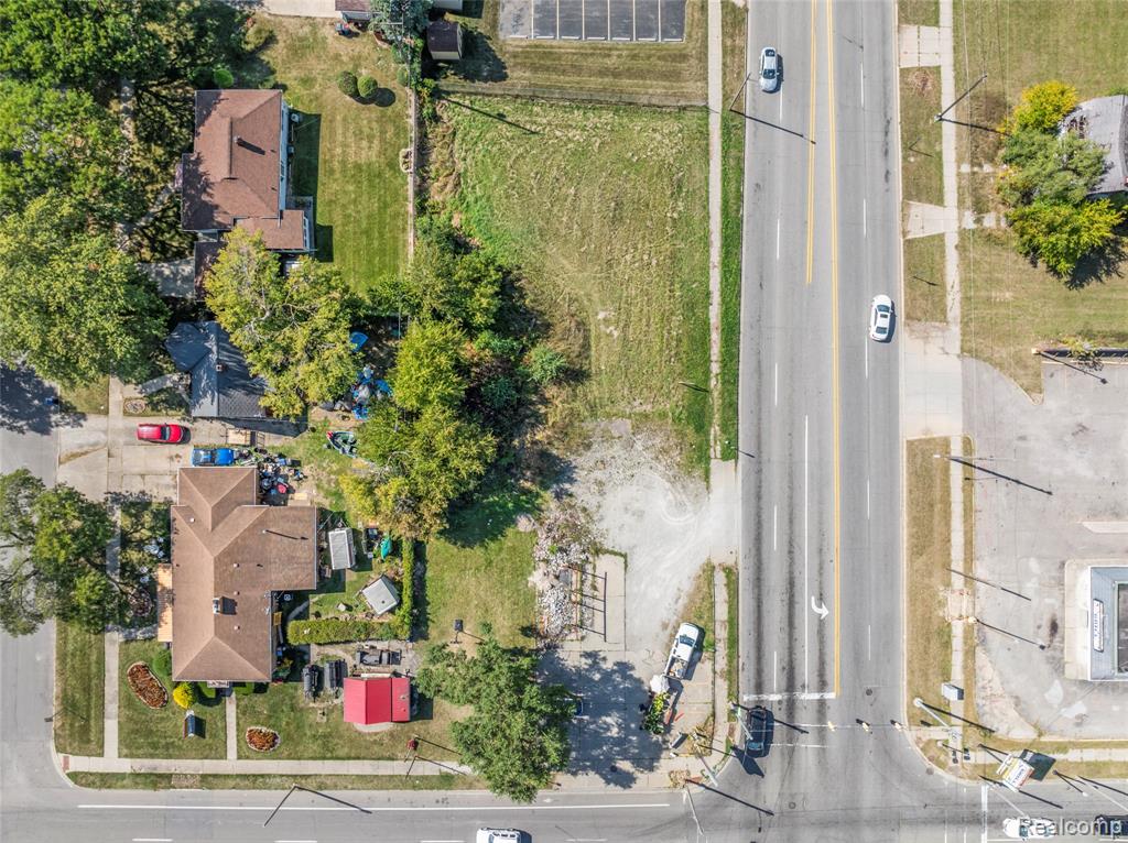 680 East Pierson Road Flint, MI 48505 - Photo 2 of 19