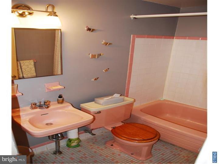 107 Rutgers Avenue, Unit B3 Swarthmore, PA 19081 - Photo 8 of 15 Bathroom