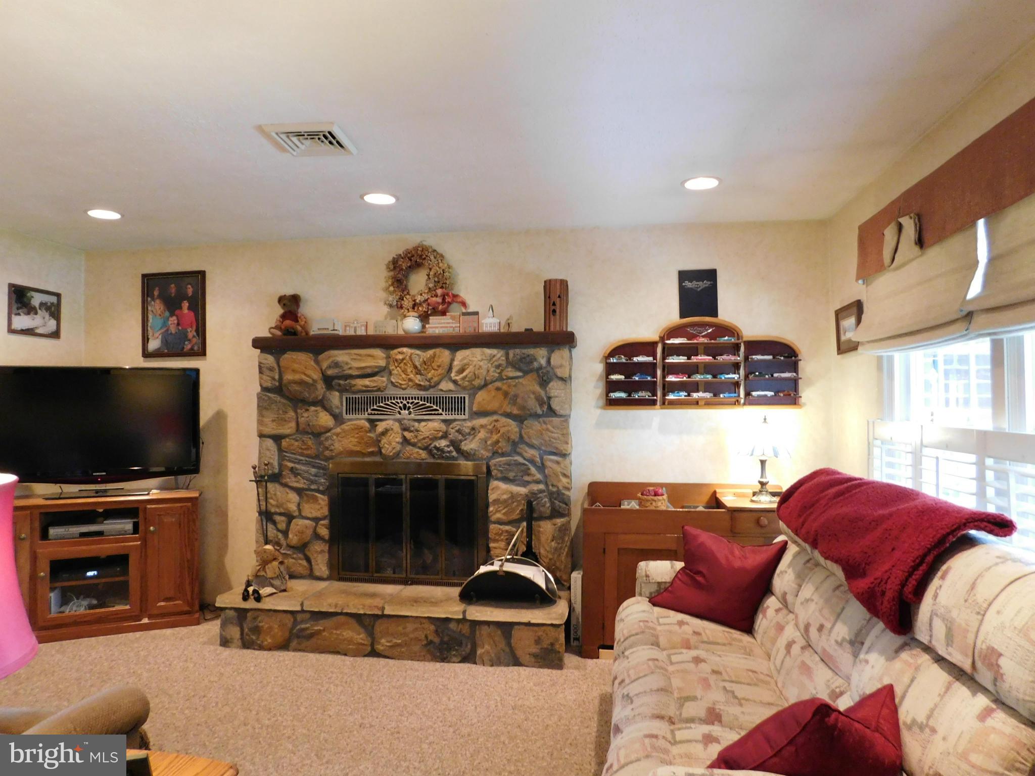 4034 Franklin Road Chambersburg, PA 17202 - Photo 11 of 21 Family Room