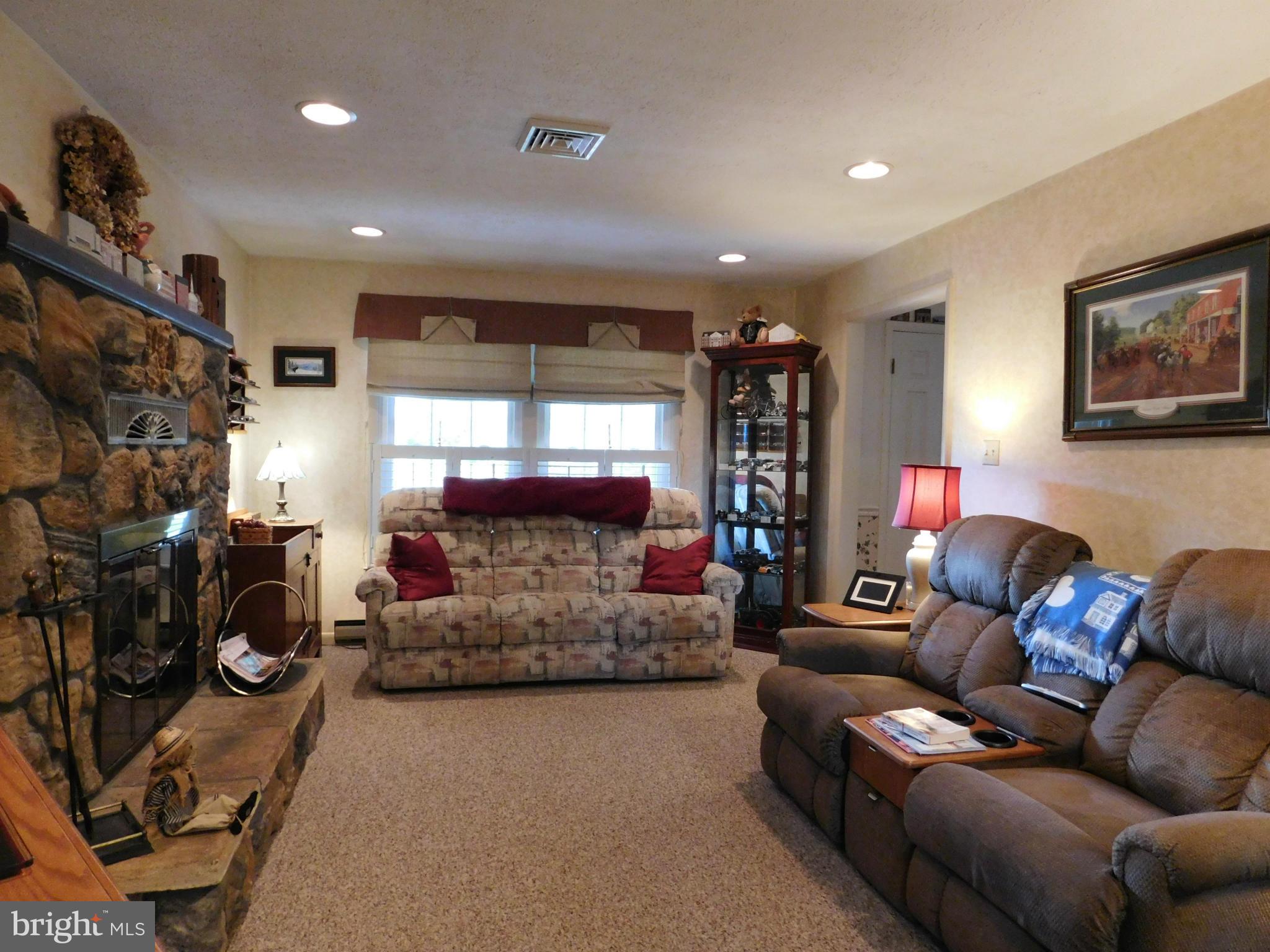 4034 Franklin Road Chambersburg, PA 17202 - Photo 12 of 21 Family Room
