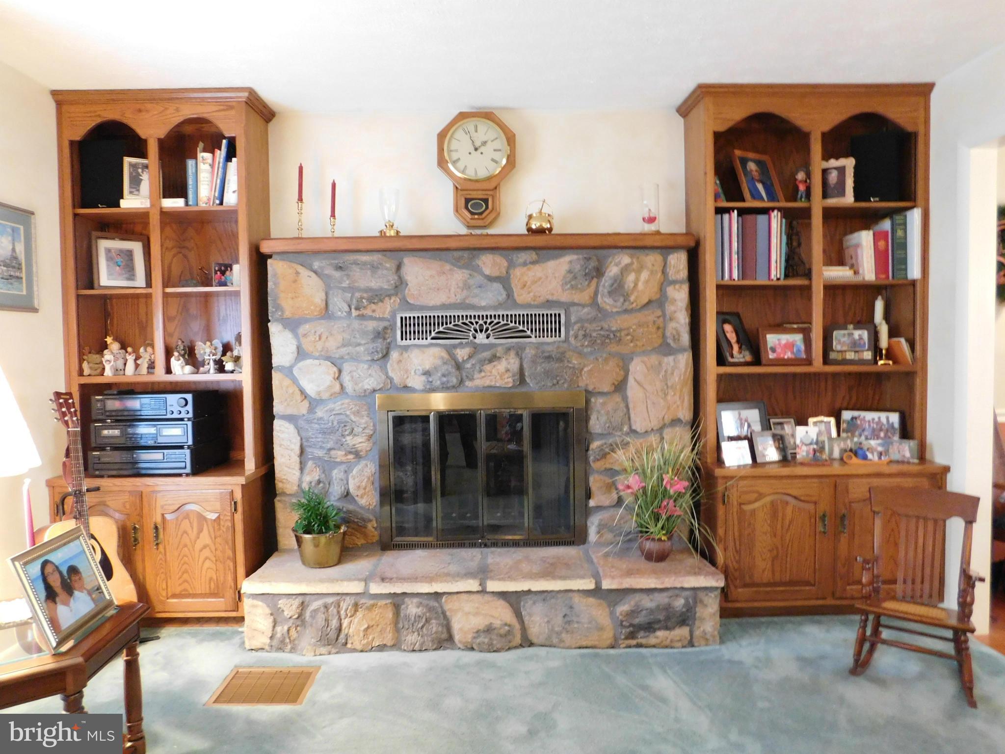 4034 Franklin Road Chambersburg, PA 17202 - Photo 9 of 21 Living Room