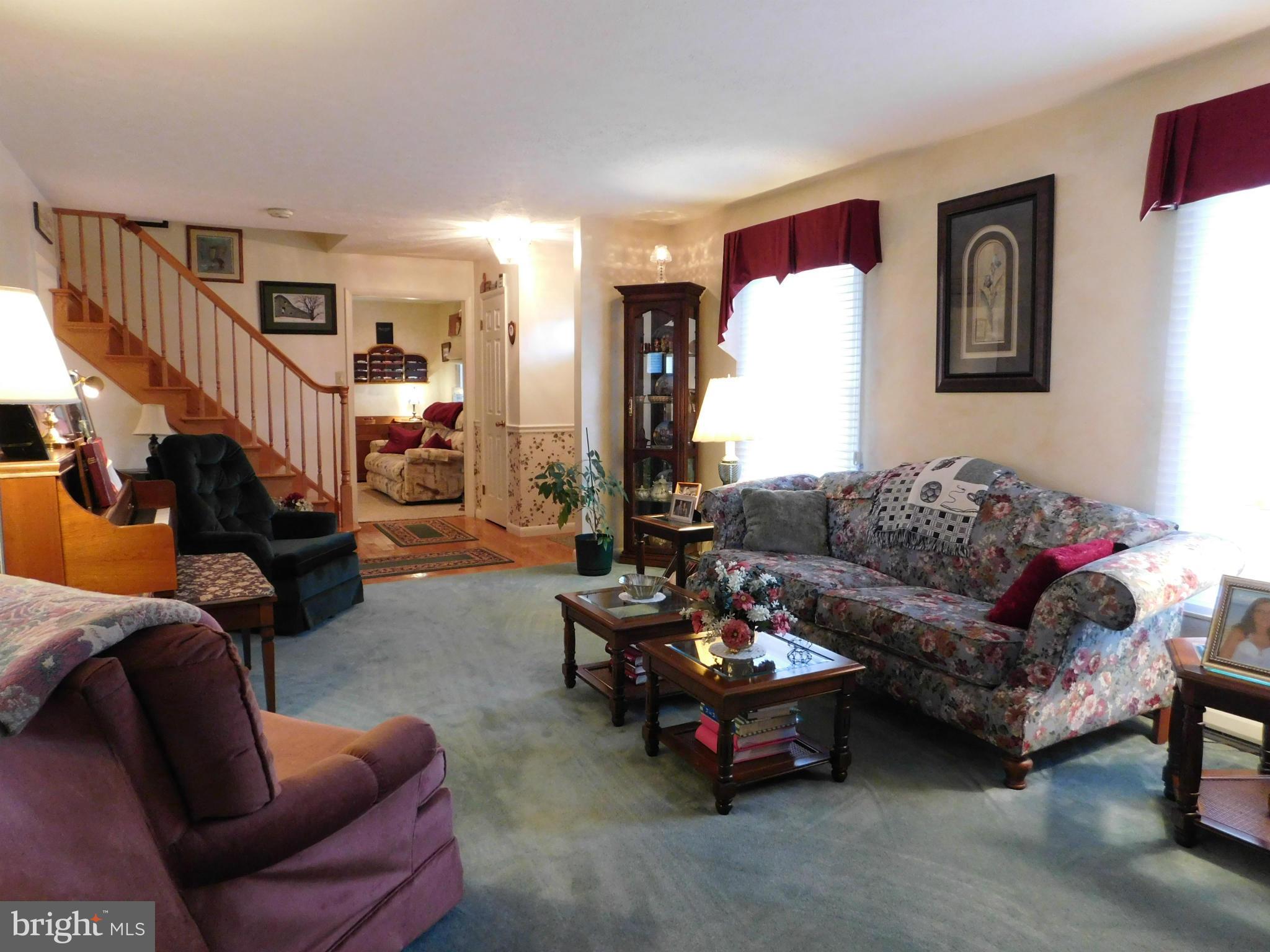 4034 Franklin Road Chambersburg, PA 17202 - Photo 10 of 21 Living Room