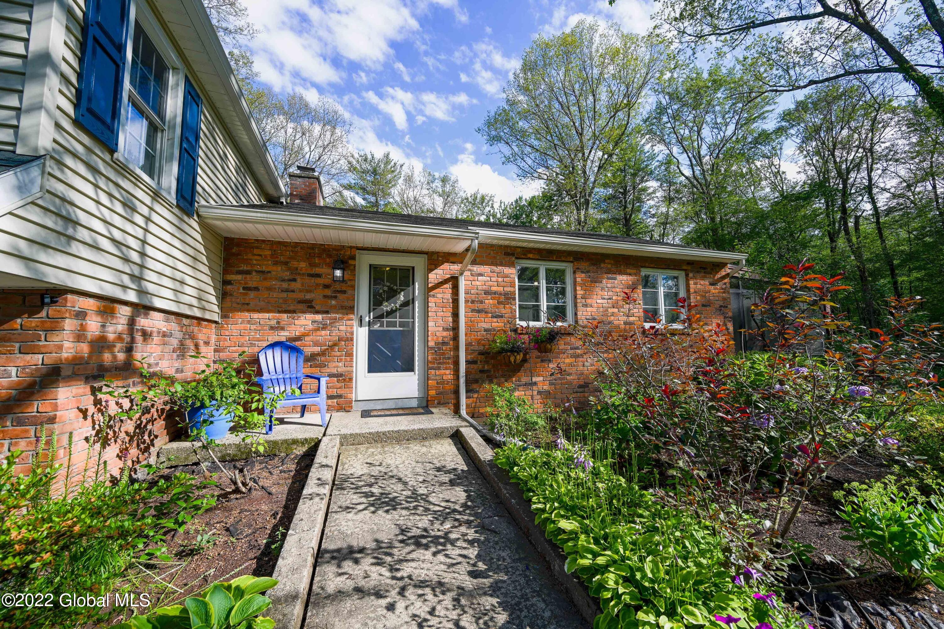 830 Jamaica Road Schenectady, NY 12309 - Photo 3 of 58 830 Jamaica Rd-4