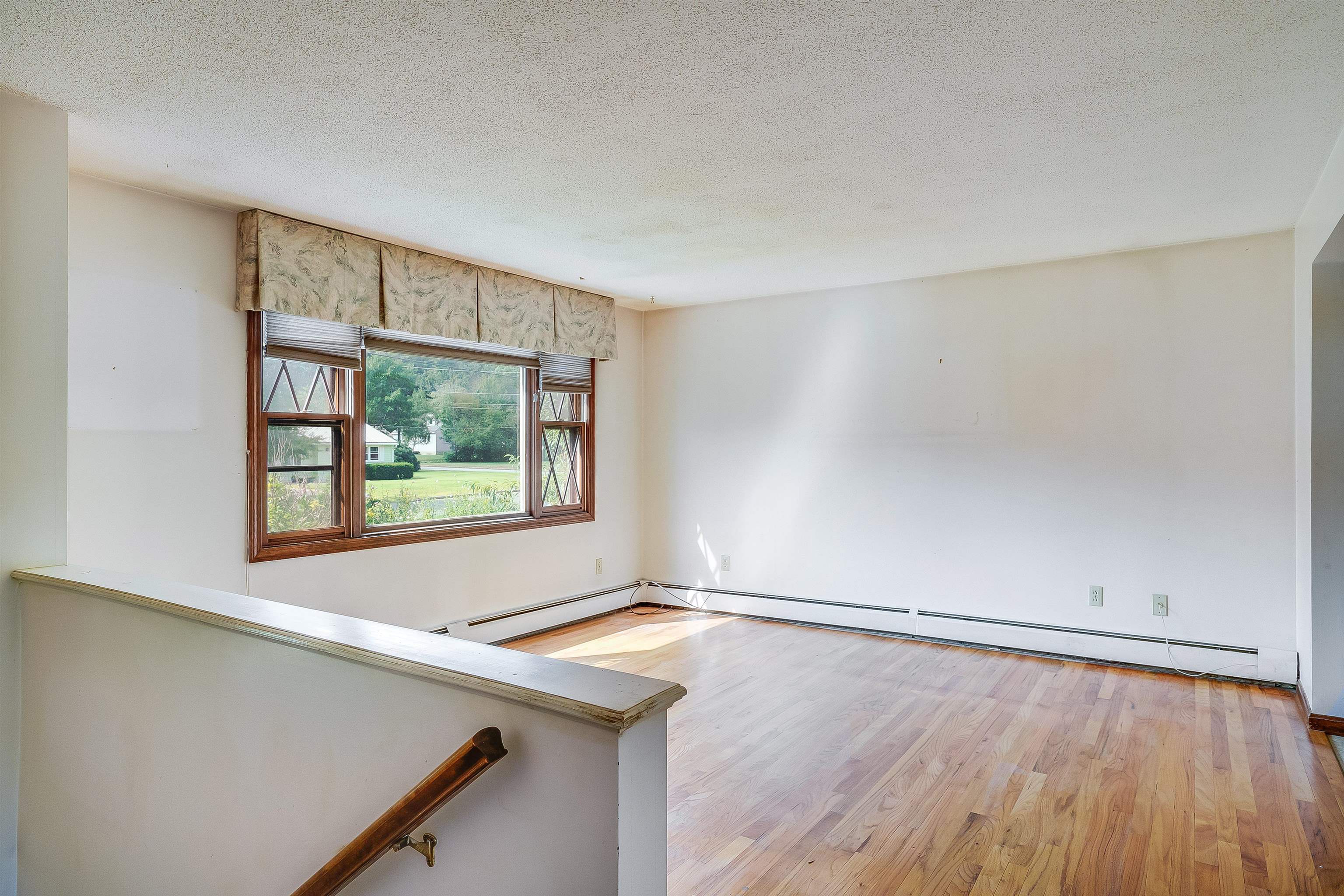 156 Bryant Road Manchester, NH 03109 - Photo 6 of 40 Gallery Image 6