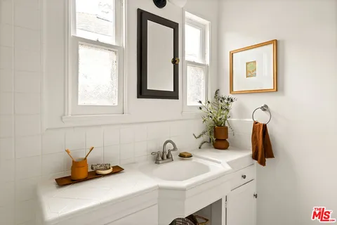 $899,000 | 734 East Mendocino Street, Altadena, CA 91001