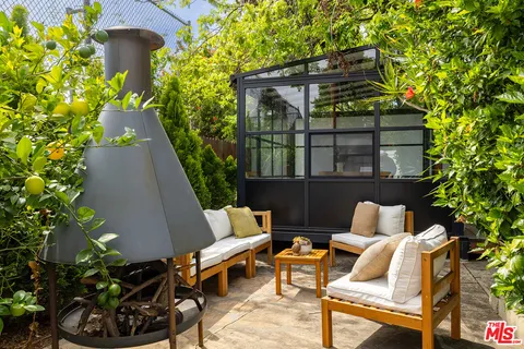 $899,000 | 734 East Mendocino Street, Altadena, CA 91001