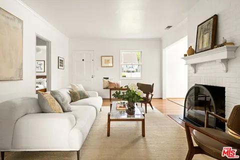 $899,000 | 734 East Mendocino Street, Altadena, CA 91001