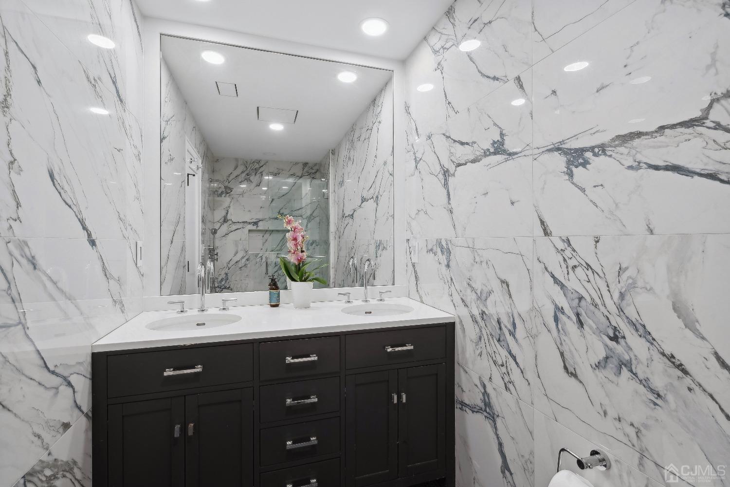 13 Brookfall Road Edison, NJ 08817 - Photo 12 of 29 Gallery Image 12