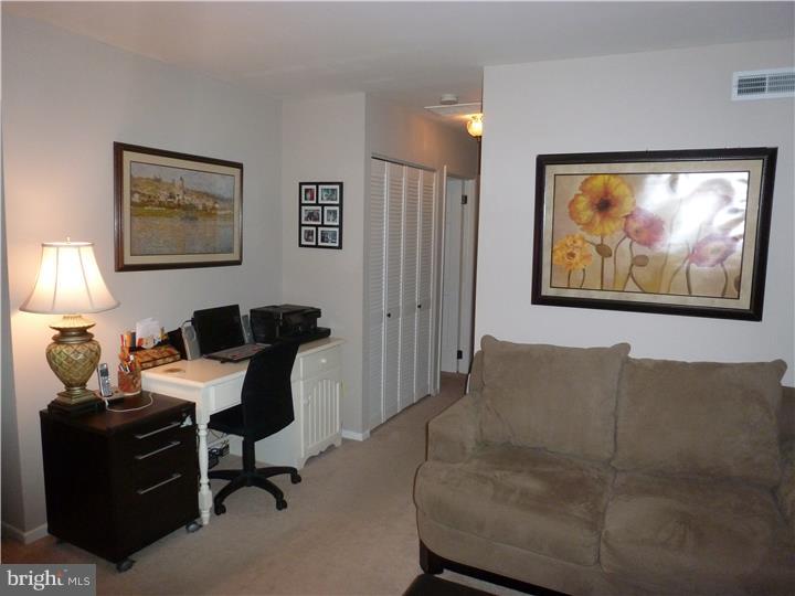 2914 State Hill Road, Unit D1 Wyomissing, PA 19610 - Photo 8 of 21 Living Room