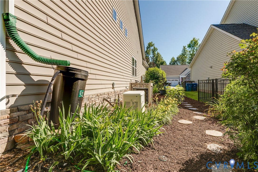 7538 South Franklins Way Quinton, VA 23141 - Photo 42 of 48 a backyard of a house with table and chairs