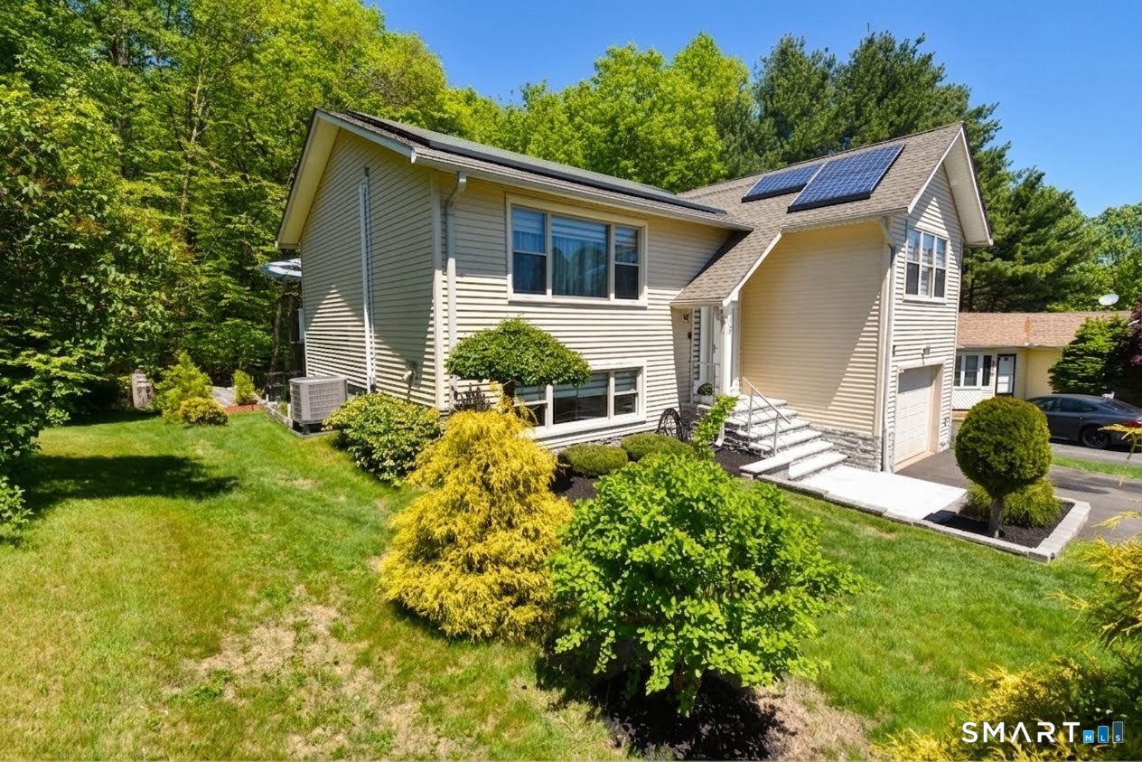 38 Algonquin Way Bristol, CT 06010 - Photo 2 of 37
