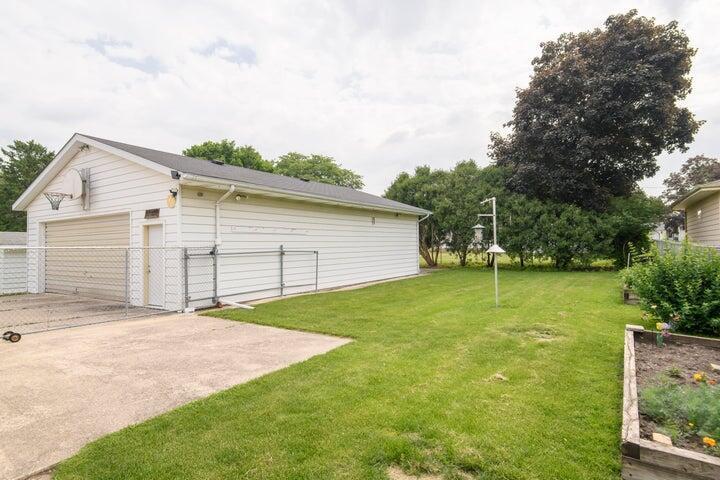 1303 South 9th Street Watertown, WI 53094 - Photo 15 of 18 fenced yard