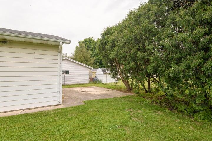 1303 South 9th Street Watertown, WI 53094 - Photo 16 of 18 back patio