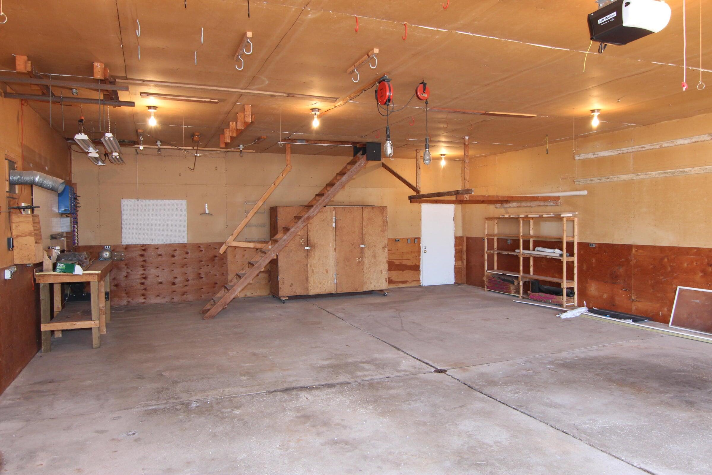 1303 South 9th Street Watertown, WI 53094 - Photo 17 of 18 4.5 car garage
