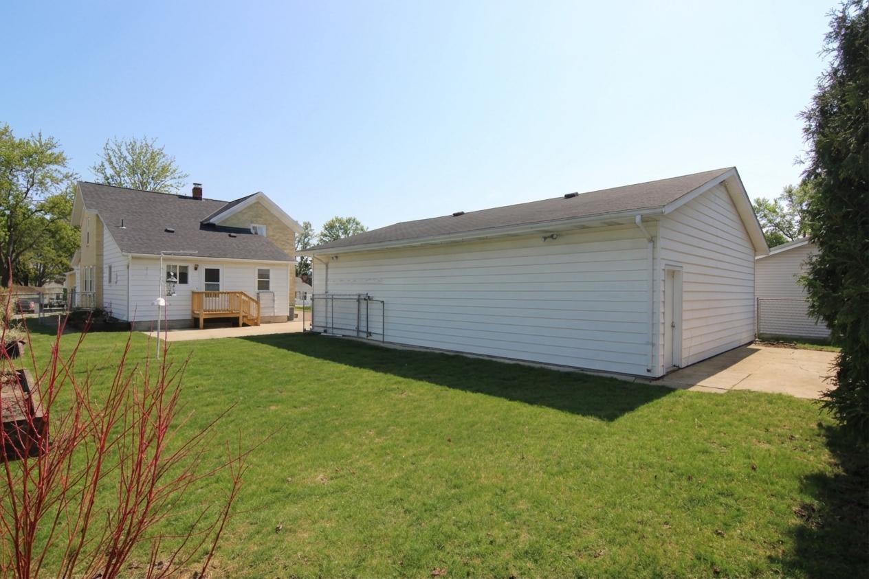 1303 South 9th Street Watertown, WI 53094 - Photo 18 of 18 side and back yard