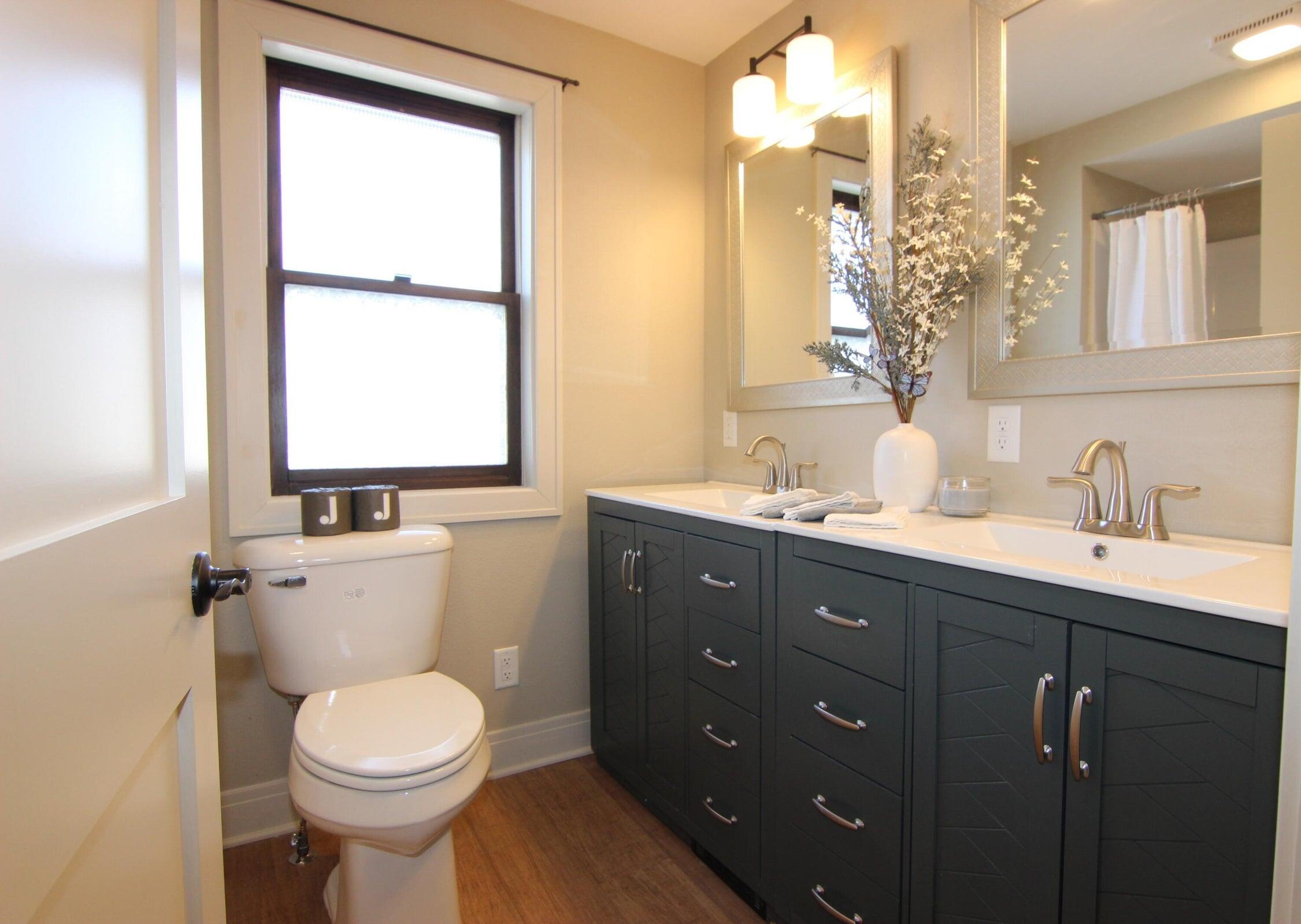 1303 South 9th Street Watertown, WI 53094 - Photo 7 of 18 master bath