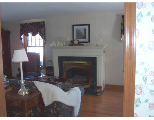 127 Lexington Road Dracut, MA 01826 - Photo 5 of 6 Gallery Image 5