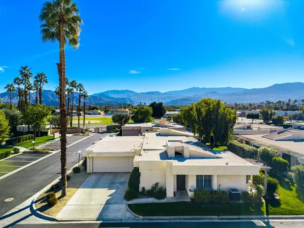 $2,700 | 255 VÃa Rengo, Palm Desert, CA 92260