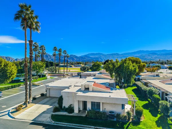 $2,700 | 255 VÃa Rengo, Palm Desert, CA 92260