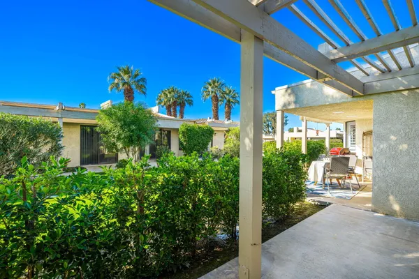 $2,700 | 255 VÃa Rengo, Palm Desert, CA 92260