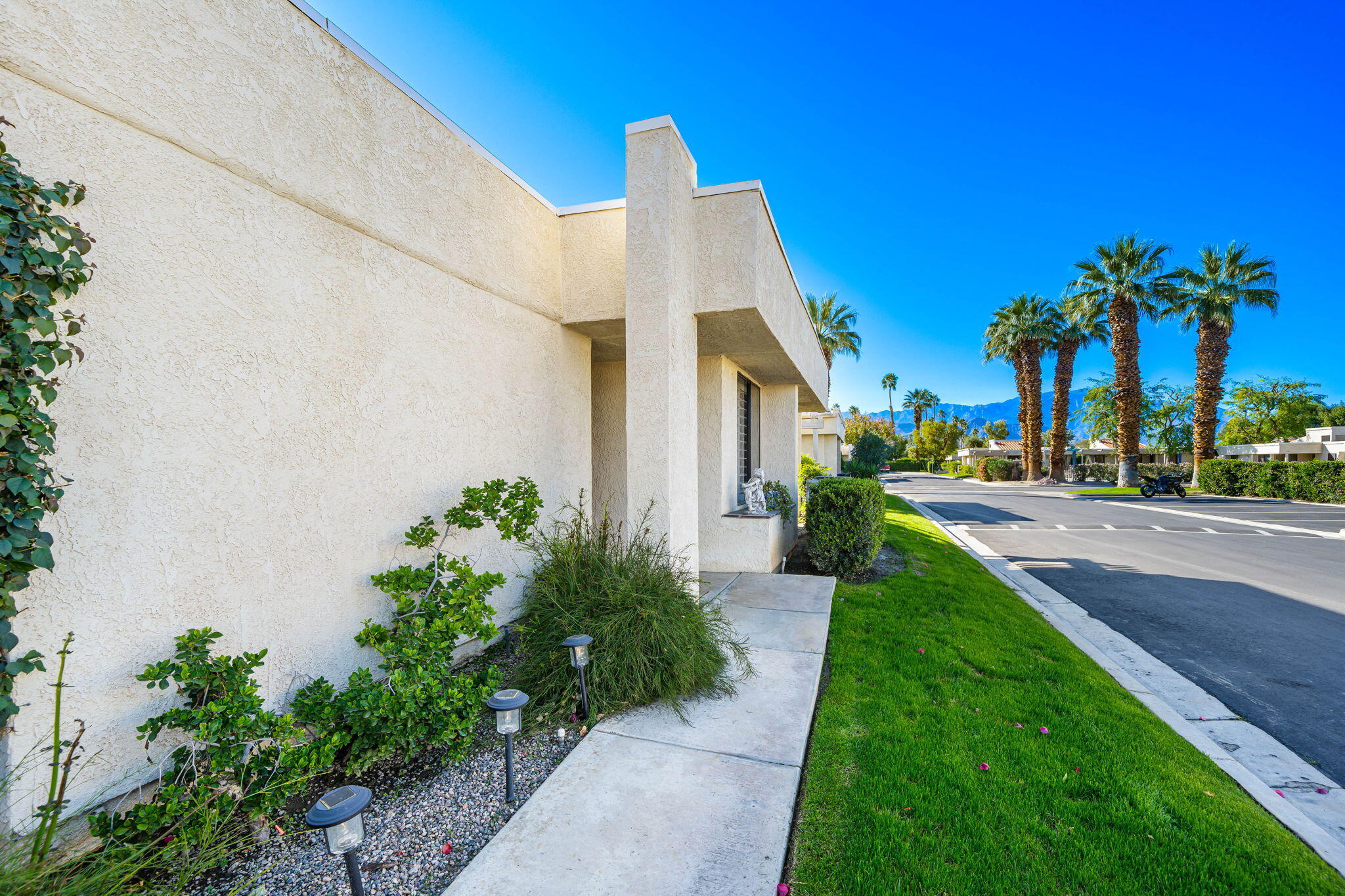 255 Vía Rengo Palm Desert, CA 92260 - Photo 7 of 32 a view of a yard in front of house