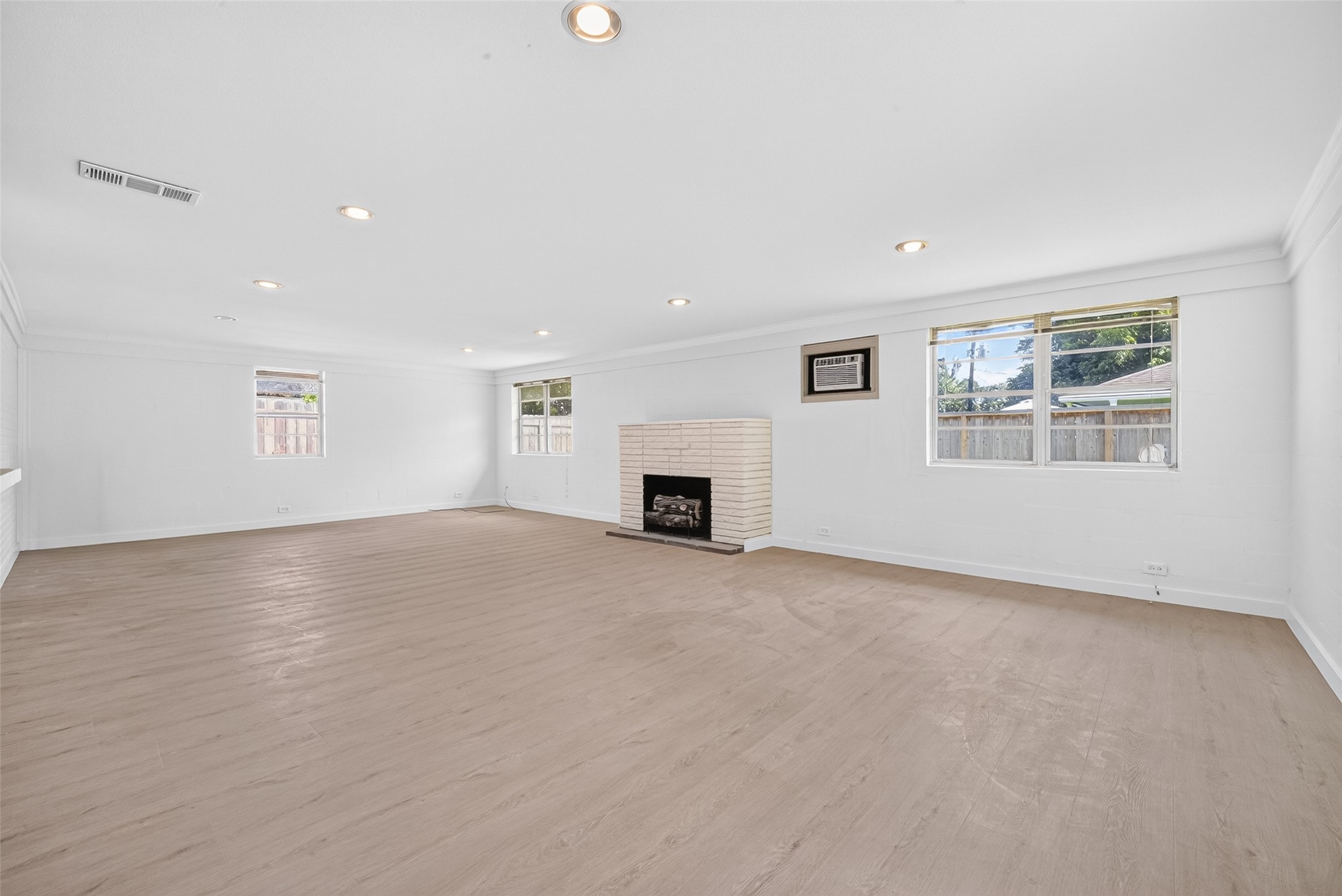 6131 Birdwood Road Houston, TX 77074 - Photo 8 of 22 Gallery Image 8