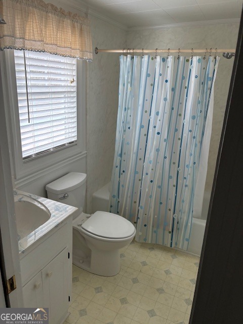 451 Underwood Road Milledgeville, GA 31061 - Photo 14 of 24 a bathroom with a sink toilet and shower