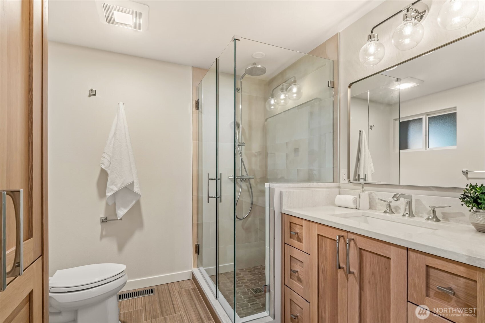 10554 Northeast 150th Court Bothell, WA 98011 - Photo 17 of 39