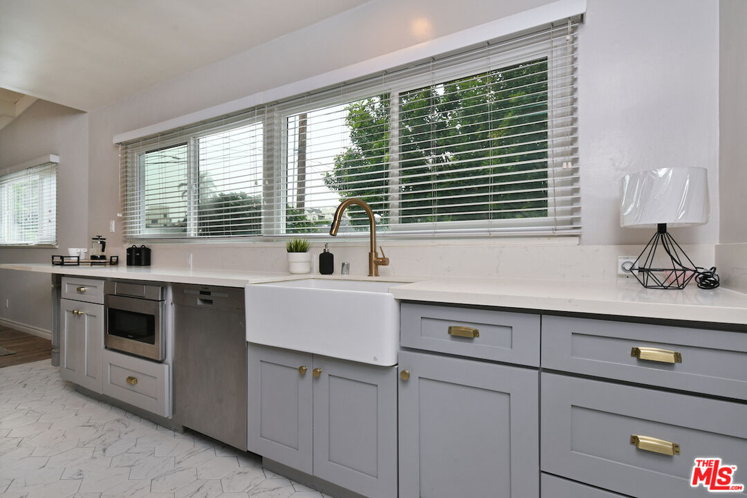 7014 Ramsgate Avenue Los Angeles, CA 90045 - Photo 15 of 41