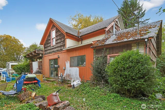 a view of backyard with green space
