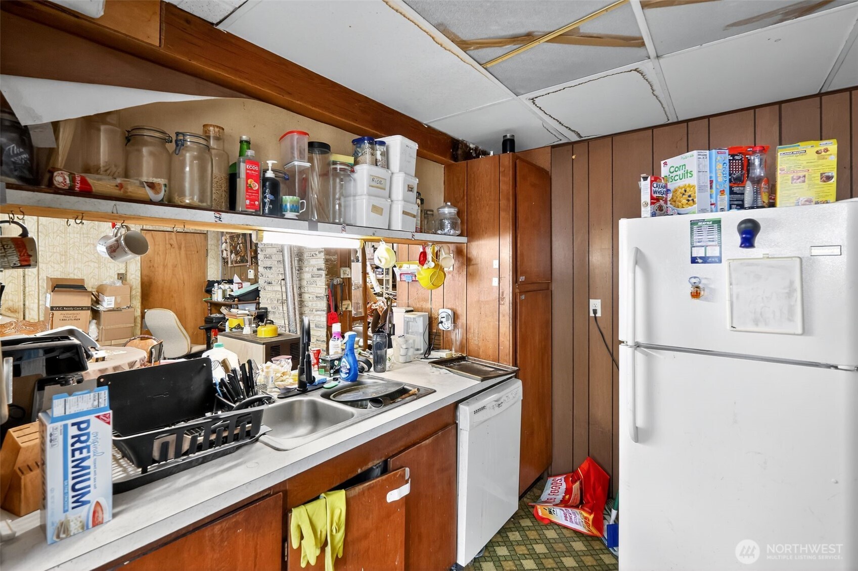 11941 Schold Road Northwest Silverdale, WA 98383 - Photo 4 of 35 a kitchen with stainless steel appliances granite countertop a refrigerator and a stove