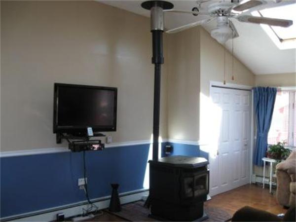 41 Devine Road Randolph, MA 02368 - Photo 8 of 29 Gallery Image 8
